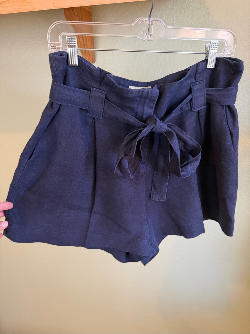 L’AGENCE Navy 100% Linen Paperbag Tie Waist Shorts Size 26